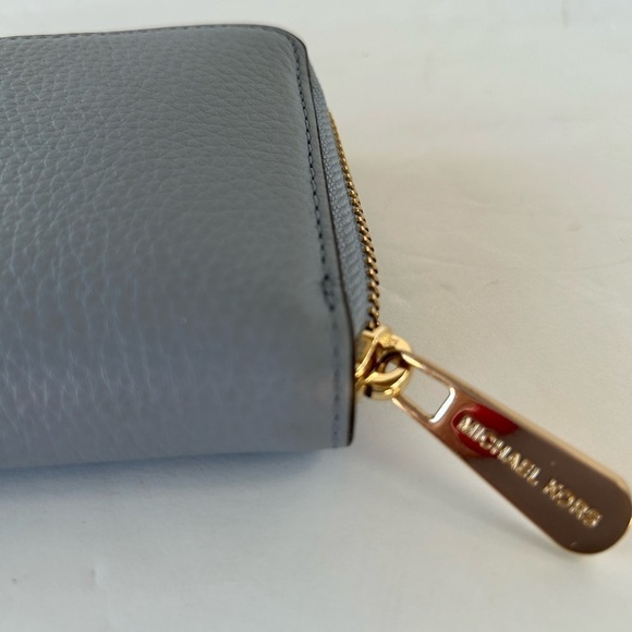 Michael Kors NWOT Pebble Leather Light Blue Zippered Wallet - Picture 3 of 6